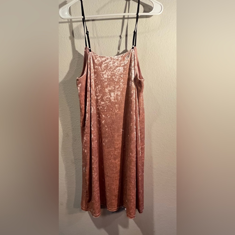 HYFVE ROSE PINK STRAPPY SLEEVE FLIRTY MINI VELOUR DRESS SIZE LARGE PREOWNED